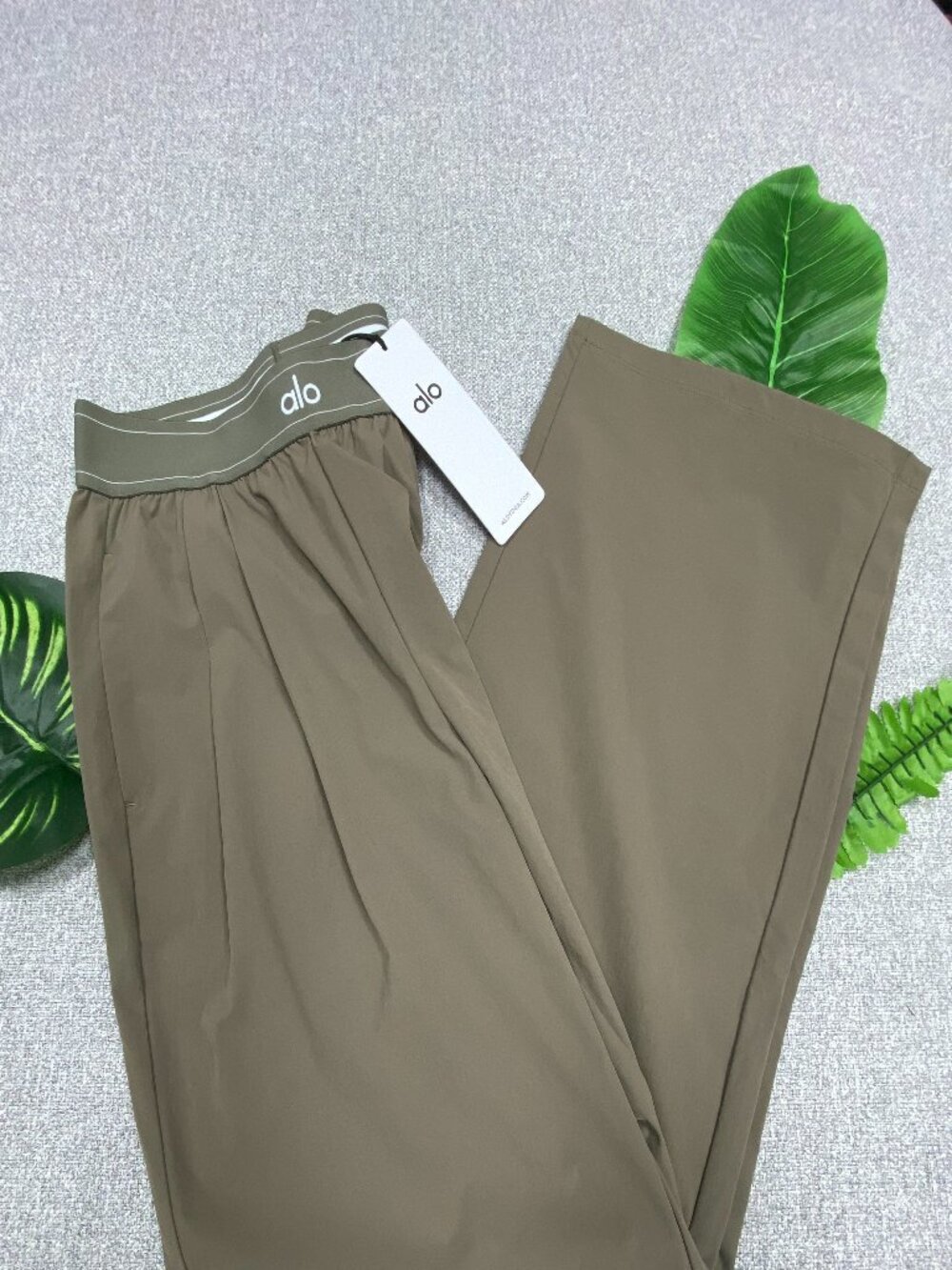 NWT ALO Yoga🌿Suit Up Trousers Olive Wide-Leg Pants 30" Inseam👩‍🌾 - Picture 5 of 8